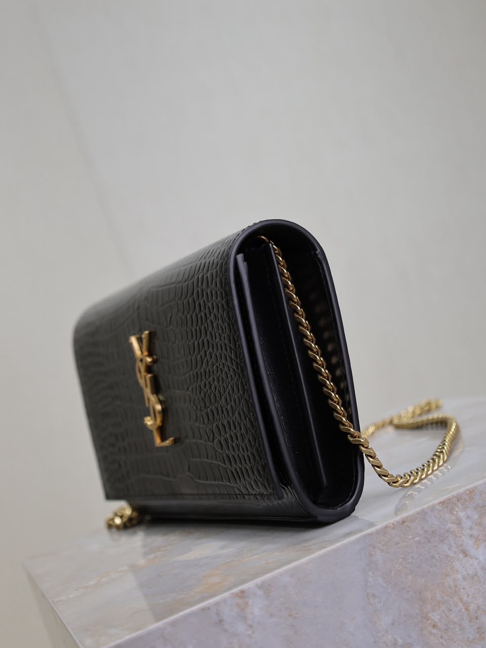 YSL Kate Chain Wallet croco preta vista frontal