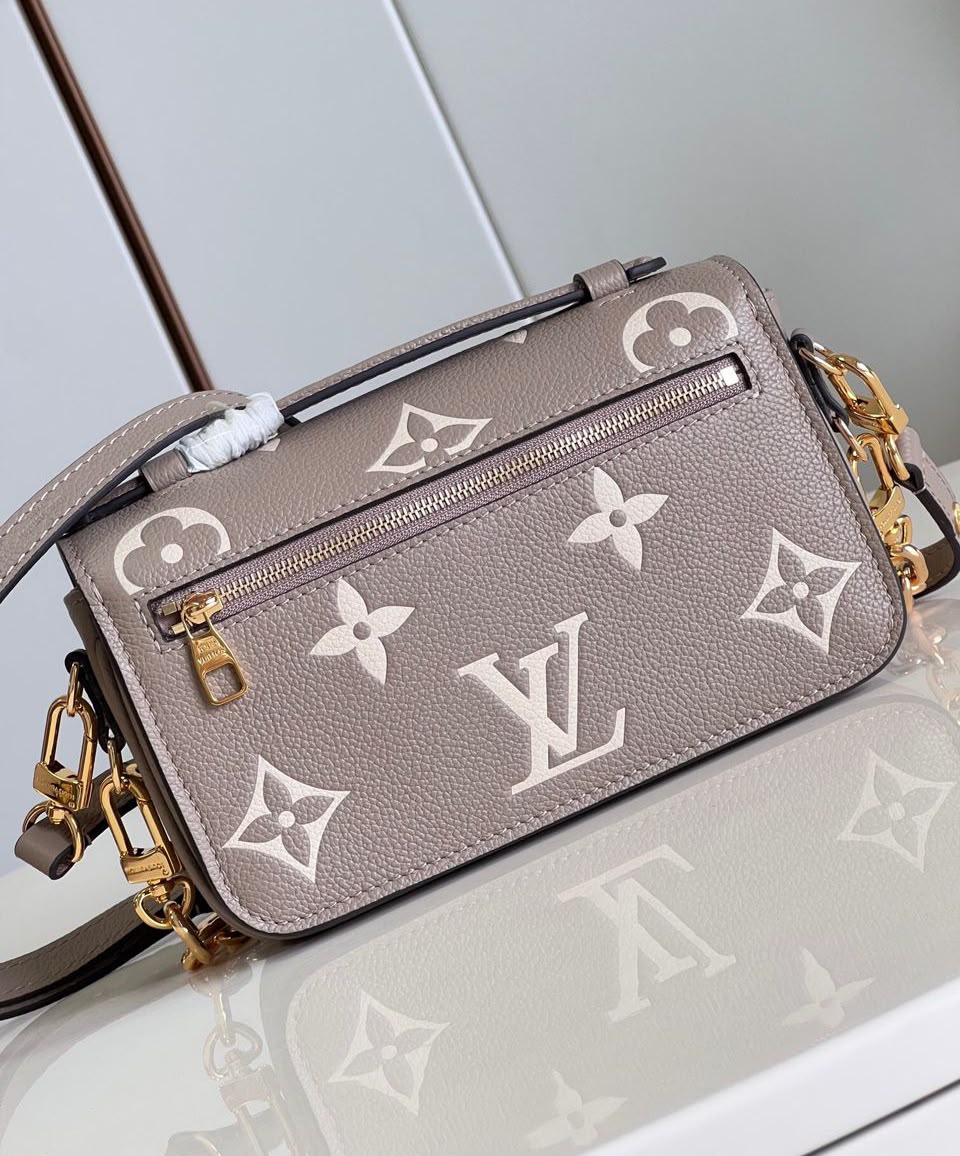 Louis Vuitton Pochette Métis East West vista frontal